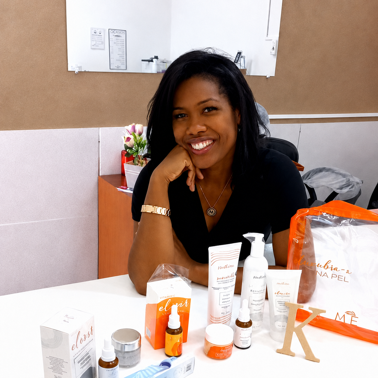 Karina Monteiro com produtos utilizados nos cuidados estéticos